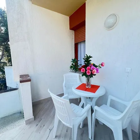 Charming In A Quiet Area Apartment *