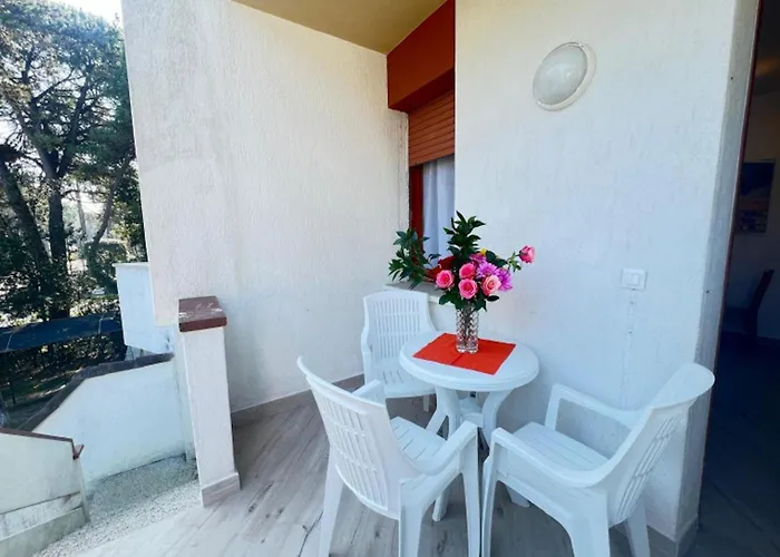 Charming In A Quiet Area Apartment *